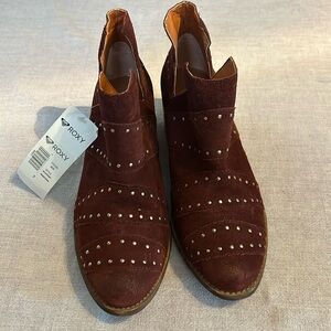 NWT Roxy boots
